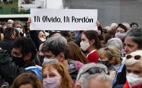 Parala denominada marcha de las piedras, se convoca a los participantes a llevar una piedra que luego serán depositadas por cada ausencia. 47ed8bjaitxftm