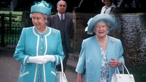 The queen (dame helen mirren) and her family decide that for the best, they should remain hidden behind the closed doors of balmoral castle. Queen Touched By Transfer Of Affection After The Loss Of The Queen Mother Woman Home