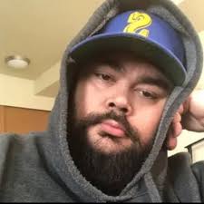 X 上的José：“luke raley is an enigma lmao”