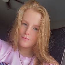 Ella Drew's Instagram, Twitter & Facebook