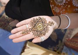 Because henna tattoos are temporary you can get them and expect them to fade very quickly, unlike a regular tattoo! Cola Face Painter Henna Tattoo Artist Los Angeles Henna Tattoos And Face Painting
