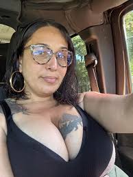 𝙎𝙞𝙣𝙜𝙬𝙤𝙢𝙖𝙣𝙡𝙚, 𝙄 𝙡𝙞𝙫𝙚 𝙖𝙡𝙤𝙣𝙚, 𝙝𝙖𝙧𝙙𝙬𝙤𝙧𝙠𝙞𝙣𝙜  𝙖𝙣𝙙 𝙖 𝙜𝙤𝙤𝙙 https://qrcd.org/9H9b