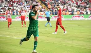 Birçok futbol otoritesi tarafından geleceğin yıldız adayı olarak. Omer Ali Sahiner In En Iyi Sezonu