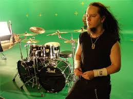 Прославивший его коллектив slipknot он покинул в 2013 году. Eyadzho Dzhozef Liveinternet Rossijskij Servis Onlajn Dnevnikov