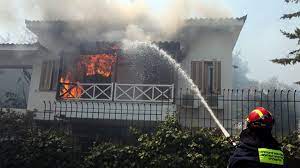 Σε σπίτια έφτασαν οι φλόγες, μάχη με τις αναζωπυρώσεις. Txbimdxcmsichm