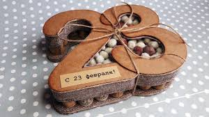 что можно подарить одноклассникам на 23 февраля своими руками Podarok Na 23 Fevralya Svoimi Rukami Diy Zavorachivanie Podarkov Idei Podarkov Korobki Svoimi Rukami