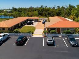 Located right in the centro direzionale business district, holiday inn® naples hotel is within easy reach of many major companies. Paradise Inn Of Naples Naples Marco Island Everglades