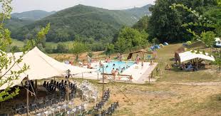 Costruire ombra nel campeggio sociale di Costa Vescovato (AL)