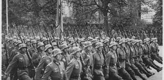 La primera fecha para la invasión de polonia era el 23 de agosto de 1939, pero se retrasó al el 1 de septiembre, alemania invade polonia y dos días más tarde el reino unido, australia Hitler Invade Polonia Estalla La Segunda Guerra Mundial
