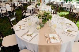 Burlap Runner On A Round Table Simple Centerpiece Table Runners Wedding Round Round Wedding Tables Burlap Table Runners Wedding