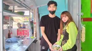 Maybe you would like to learn more about one of these? Pedagang Bakso Di Bandung Ini Dikira Warga Korea Disebut Artis K Pop Sering Diajak Swafoto Tribun Jabar