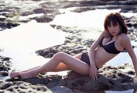 映画】超ミニドレスで胸元ぱっくり！…水川あさみ、映画『後妻業の女』で小悪魔系ホステスに - SHOWBIZ JAPAN