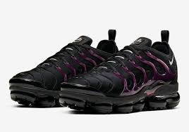 Black And Gold Vapormax Plus On Feet Nike Vapormax Plus Black Noble Red 924453 021 Sneakernews Com Nike Air Nike Air Max Plus Mens Nike Air