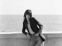 People her own age bore her. Epingle Sur Mode