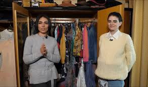 Anicuta rosu marisel e satul meu. OperaÈ›iunea Dulapul Cu Raluca RoÈ™u The Daily Tutli Putli Video Elle Ro