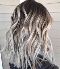 Weißt du jetzt, wie du deine braunen haare färben wirst? Frisuren Ideen Haartrends Frauen Haare Silber Farben Haartrends Grau Haarfarbe Grey Haircolor Haare Silber Farben Ombre Haare Farben Silberblonde Haare