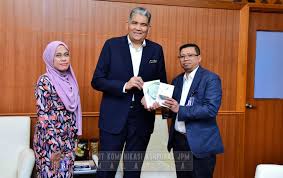 Universiti kebangsaan malaysia (ukm) is also known as the national university of malaysia. Jabatan Perdana Menteri Foto Sekitar Kunjungan Hormat Dan Perbincangan Bersama Majlis Buku Kebangsaan Malaysia Ke Pejabat Dato Mohd Sallehhuddin Bin Hassan Timbalan Ketua Setiausaha Kanan Jabatan Perdana Menteri