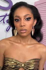 Hi Everyone🖤 my name is Fatima I also go by MUATIMA I am a Makeup Artist  out here in Tampa Florida, and would love for you guys to support and  follow us @