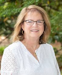 Kim Smeltzer's Instagram, Twitter & Facebook