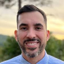 Julie Dills's Instagram, Twitter & Facebook