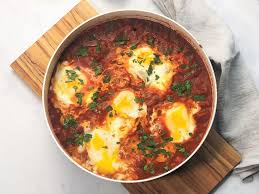 Hier findest du schnelle low carb gerichte für abends, zu mittag oder morgens. Kostliches Shakshuka Eier In Tomatensosse Kleingenuss