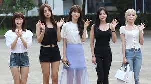 They debuted on august 2014, under global h . Laboum Wikipedia