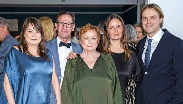 Sorslået middag på Pejsegården: Lisbet Dahl fejret af familien