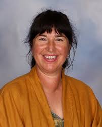 Shari Mackay's Instagram, Twitter & Facebook