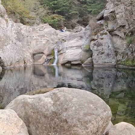  Epuyén – Mirador de la Cóndorera, Parque Municipal Puerto Bonito,  Corredor de los Andes ℹ️El sendero hacia el Mirador de la Cóndorera tiene  una longitud de 6 km de ida y