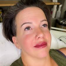 Laura (@makeupbylaurav) • Instagram photos and videos