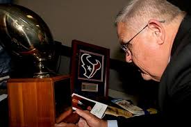Pasadena ISD honors Distinguished Alumnus of the Year Calvin Powitzky, Jr.