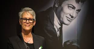 Jamie Lee Curtis visits her fathers memorial museum in Mátészalka