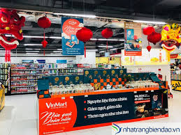 Đại diện truyền thông vincomerce chia sẻ trên báo lao động rằng, trong thời gian các siêu thị, cửa hàng nêu trên tạm dừng hoạt động, gần 1.000 siêu thị và cửa hàng vinmart/vinmart+ còn lại tại hà nội sẽ tăng công suất phục vụ để đáp ứng kịp thời nhu cầu tiêu dùng thiết yếu của người dân. Vinmart Nha Trang Tim Cá»­a Hang Vinmart Gáº§n Nháº¥t Cáº­p Nháº­t 2021