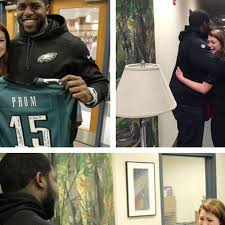 She reached out to him on instagram and and twitter to see if she could get him to go to prom with her. Emmanuel Acho Shows Up At High School To Surprise His Eagles Fan Prom Date Bleeding Green Nation