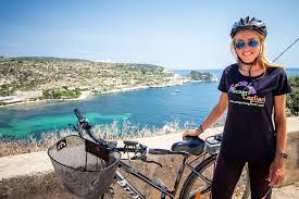 Would you like to hear about ms. Laura Matematica Che Fa Conoscere Cagliari In E Bike Vaielettrico