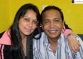 Oye bonita cuando me estas mirando yo siento que mi vida cubre todo tu cuerpo ( bis ) oye bonita y. Todo Era Fiesta Viuda De Diomedes Diaz Recuerda Como Celebraba Cumpleanos A Su Esposo Diomedes Diaz