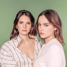 Photo Angelina Woreth et Josphine Japy : On s'panouit toutes les deux ...