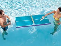 Idee Cadeau Sport Ping Pong En Piscine Pour Votre Ete Des Idees De Cadeaux Piscine Accessoires De Piscine Bouee Piscine