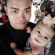 Umabot na raw sa mahigit kalahating kilo ang bigat ng kaliwang pisngi ni  Angelica, dahilan para ito ay lumaylay na. Ano nga ba ang kondisyon ng  dalaga at may pag-asa pa ba