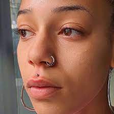 Piercing Medusa Et Narine Piercing Meduse Piercing Levre Piercing Conch