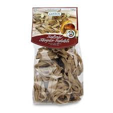 • 400 g tagliatelle all'uovo • 100 g pancetta (cubetti) • 1/2 bicchiere di vino bianco • 200 g salsiccia • 250 g pomodori pelati procedimento: Tagliatelle Ai Funghi Porcini Gustos Alto Adige