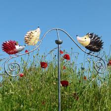 Schöner als mit 'windspiel' könnten natürliche lichtspiele im garten nicht sein! Windspiel Unruhe Gartendekoration Garten Pendel Igel Familie Igelchen