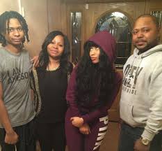 Beyonce the singer posted this selfie without comment, and without a drop of makeup, on. Nicki Minaj With No Makeup See How Different She Looks