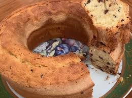 Volendo potete farlo anche tutto bianco grattando piu' limone e. La Ricetta Di Anna Moroni Del Ciambellone All Acqua Con Pezzi Di Cioccolato Ultime Notizie Flash