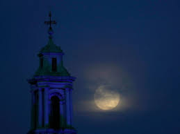 Tonight, the full moon will be at perigee — the closest point in the moon's orbit to earth, making it appear bigger and brighter · a blue moon rose over london in 2018 credit: In Photos See The Supermoon Rise Visible In The Uae Tonight News Photos Gulf News