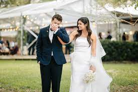 Bride Groom Outdoor Wedding Portrait Inspiration White Bridal Bouquet Austin Bri Strapless Wedding Gown Dallas Wedding Photographers White Bridal Bouquet