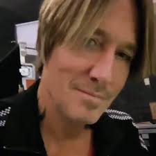 This is a keith urban wallpaper i made because i am becoming a fan of his music! Iheartcountry On Twitter Selfie Sunday With Keithurban Keith Urban Star Wars Mom Country Music