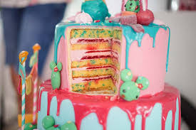 Geburtstag sind häufig voll von zukunftshymnen und liebevoll neckenden balladen der guten alten kinderzeit. 18th Birthday Cake Geburtstagstorte Zum 18 Drip Cake Sallys Blog