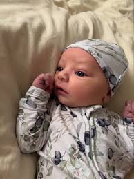 Lil bubba just lit up my little life!!! Welcome to the world Crawford James  Perryman! I can't believe I'm your Lulu (and the coolest one at that.) I  love you!