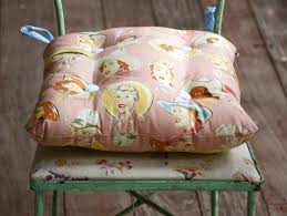 Chair pad l chair cushion with ties diythis video i'll share you how i make chair pad or chair cushion with ties. Simple Diy Chair Cushion With Ties In An Hour Diy Candy